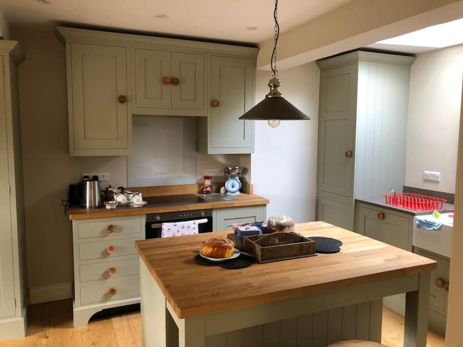 St Anthony'S, Bright Perkily Decorated 3 Bedroom House Ampleforth Экстерьер фото