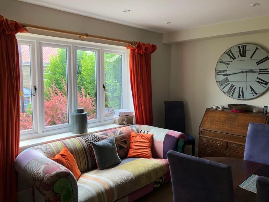St Anthony'S, Bright Perkily Decorated 3 Bedroom House Ampleforth Экстерьер фото